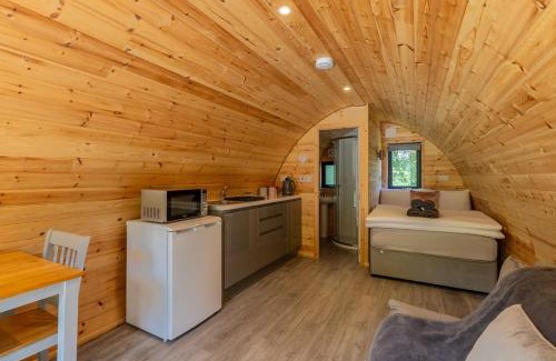 Banteer Other | Mount Hillary Holiday Pods