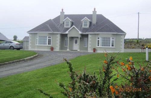 Watch House Village House | Mount Leinster View