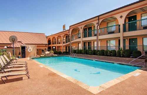 Mount Pleasant Hotel | Mount Pleasant Inn