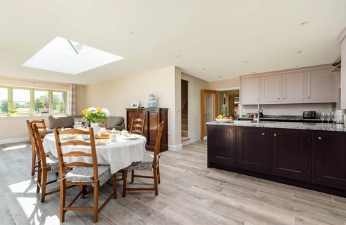 Broadway House | MOUNT VIEW, family friendly, with a garden in Broadway
