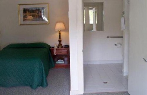 Center Ossipee Hotel | Mount Whittier Motel