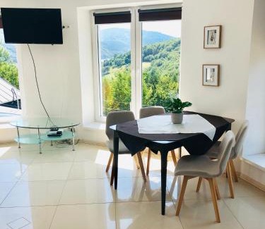 Czernichow Apartment | Mountain and Lake Views beautiful Miedzybrodzie