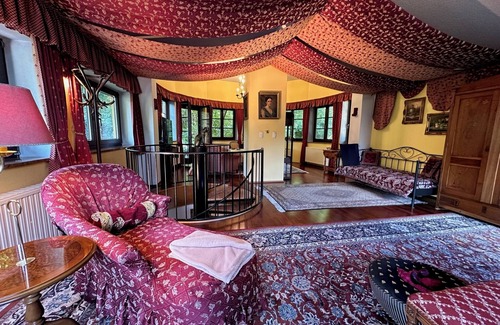 Altmuenster Apartment | Mountain View penthouse suite with wooden cabin/sauna/Netflix