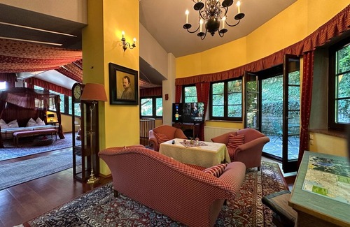 Altmuenster Apartment | Mountain View penthouse suite with wooden cabin/sauna/Netflix