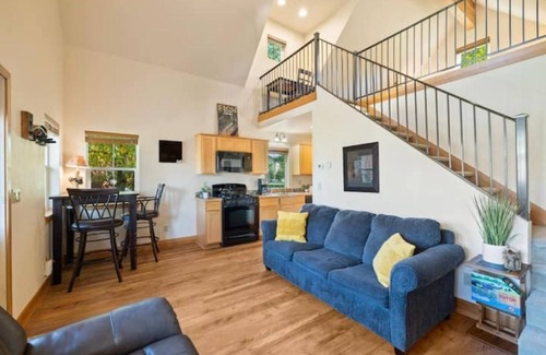 Dover Bay House | Mountain Bluebird Lakehouse