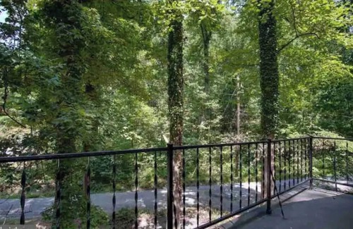 Kabletown Cabin | Mountain Cabin in the Woods, Near Wineries & More!