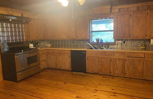 Bates Cabin | Mountain Cabin with camp sites - additional charge