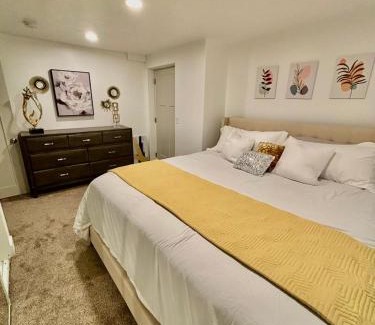 Draper Villa | Mountain-Clad Hot Tub Retreat