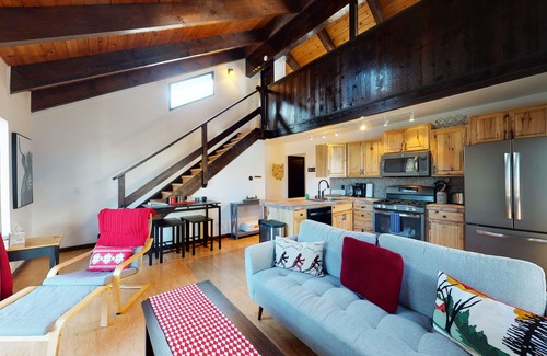 Tahoe Village Condo | Mountain condo near slopes with fireplace & high-speed WiFi, sleeps 6