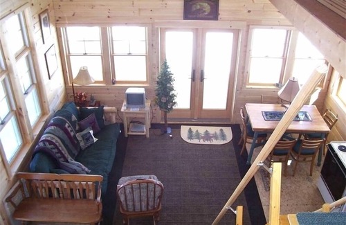 Upton Cottage | Mountain Cottage - Lake and Mountain Views!
