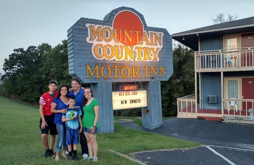 Branson West Hotel | Mountain Country Motor Inn