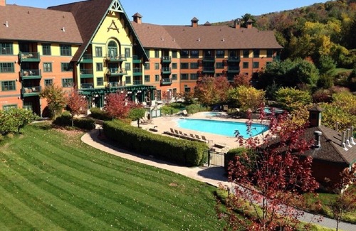 Vernon House | Mountain Creek Lovely 1 Bedroom/Pool/Jacuzzi/King Bed/Ski In/Out