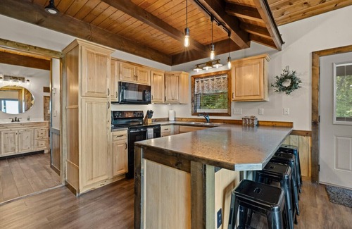 Jasper Cabin | Mountain Crest Cabin-Relaxing Vacation in Jasper