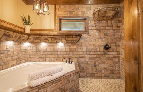 Jasper House | Mountain Crest Cabin- Summer Getaway With A Beautiful View