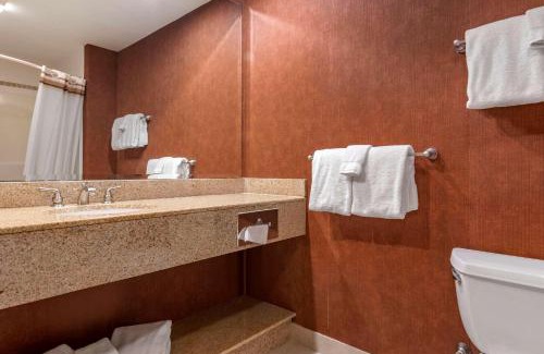Mount Sunapee Hotel | Mountain Edge Suites at Sunapee, an Ascend Collection Hotel