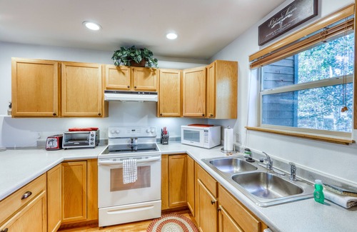 Wildernest Condo | Mountain family townhome w/fireplace, private balcony & beautiful views