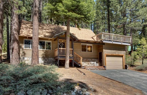 Country Club Estates Ski Chalet | Mountain Gateway | Private Deck | Trail Access