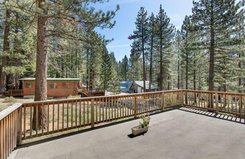 Country Club Estates Ski Chalet | Mountain Gateway | Private Deck | Trail Access