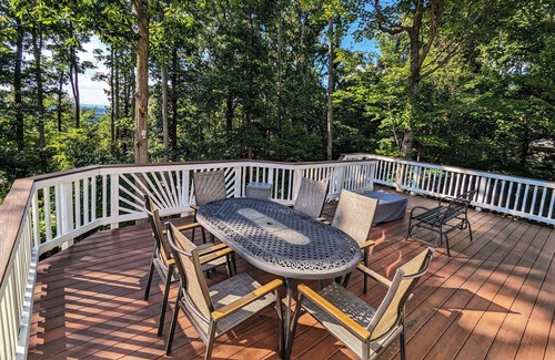 Kabletown House | Mountain Getaway - 7 beds (2 King) - Large Common Area