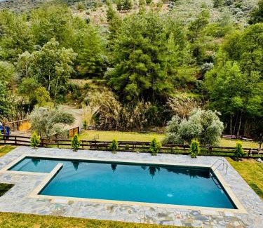 Arakapas House | Mountain Glamping Cabin With Kids Playground and Pool