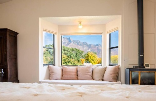 Holladay Villa | Mountain home-a luxury resort retreat, hot tub. New