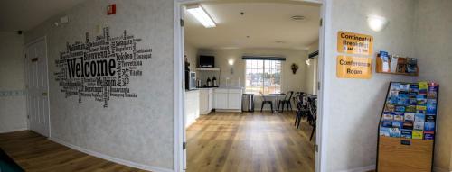 Iron Mountain Hotel | Mountain Host Motor Inn