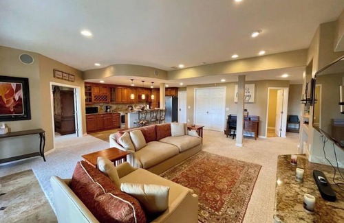 Larkspur House | Mountain Luxury and Views Galore Near Palmer Lake