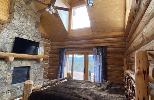 Bailey Cabin | Mountain Luxury Log Lodge- pickleball court, swim spa, sauna, pool table, VIEWS!