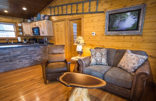 Harman House | ✧ Mountain Mist- KING bed, game room, A/C - NO CLEANING FEE!