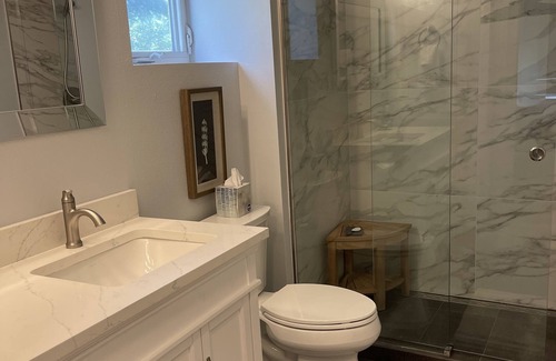Eagle Condo | Mountain Oasis with Views! One Block to Restaurants