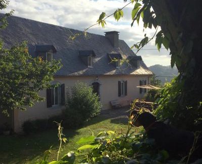 Ossun-ez-Angles House | Mountain retreat in the Pyrénées, glorious views, fire pit & pool - Sleeps 14