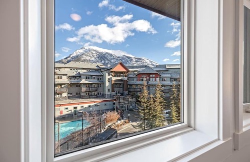 Canmore Apartment | Mountain Retreat - Modern and Bright with Panorama Views 2 bedrooms, 4 beds, heated all-year outdoor pool, hottub, balcony, Banff Park Pass