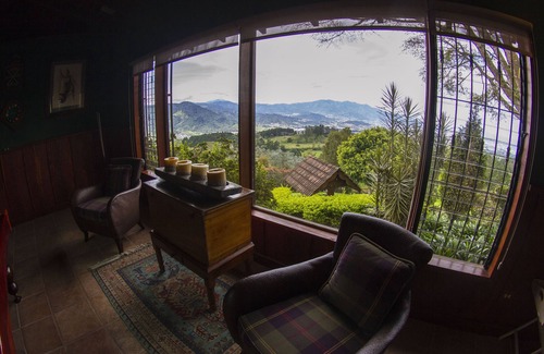 Llano Grande House | Mountain Retreat with Spectacular View Overlooking San Jose