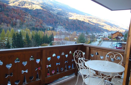 Bozel Apartment | Mountain Style Apartment with Large South-Facing Balcony