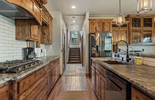 Priest River Cabin | Mountain Top Retreat: Hot Tub, Sauna, Fire Pit, Seclusive 5 acres, Sunset Views