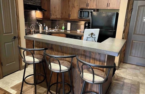 East Kootenay Apartment | Mountain View Retreat