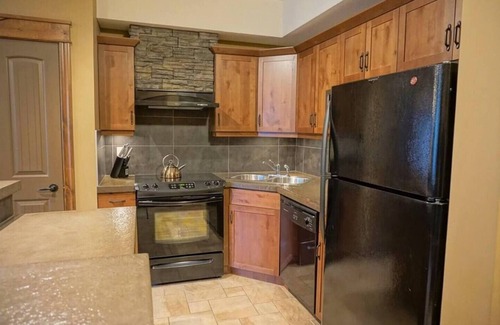 East Kootenay Apartment | Mountain View Retreat