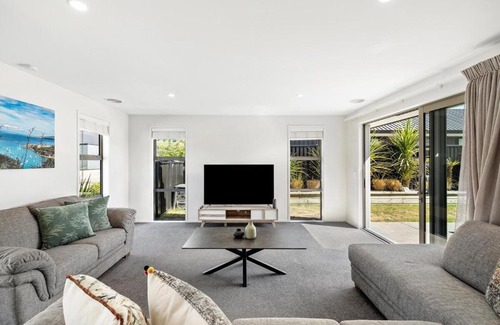 Lower Shotover House | Mountain View - 2 Bedroom House