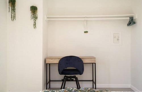 Pacifica Apartment | Mountain View 2BR 1 Bath Retreat with Private Lanai