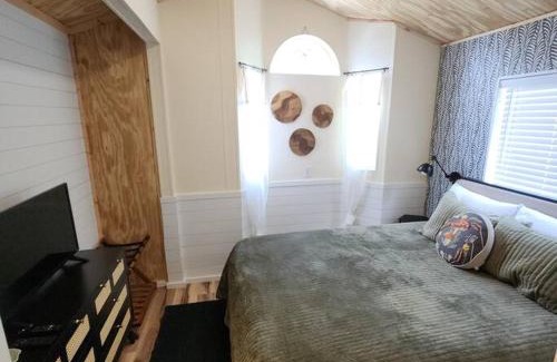 Old Fort Apartment | Mountain View Bungalow Near Breweries, Trails, Pool and Waterfalls