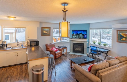 Harvie Heights Condo | Mountain View Cozy 2-Storey Chalet, 2 BR , 1.5 BTH, Hot Tub, BBQ