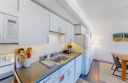 Crested Butte Condo | Mountain-view condo with balcony - walk to ski lifts, near downtown Crested Butt