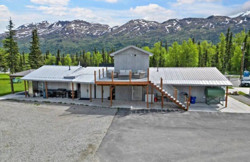 Chugiak Apartment | Mountain View Efficiency Apt Near Eklutna Lake