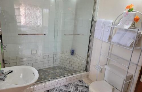Maidstone Apartment | Mountain View Escape