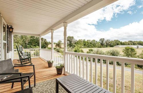 Luray House | Mountain View Farmhouse in Luray, Family Friendly