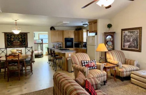 Llano House | Mountain View Guest House Cabin- Located 10 miles from Enchanted Rock State Par