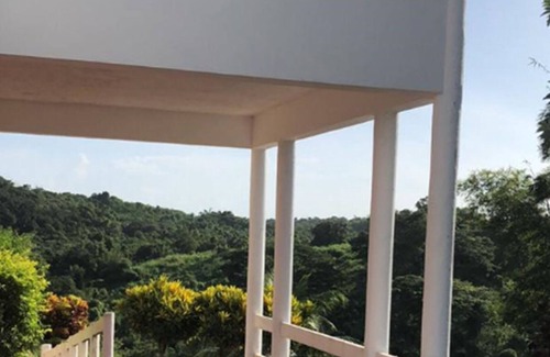 Orange Bay Bed & Breakfast | Mountain View Guest Resort