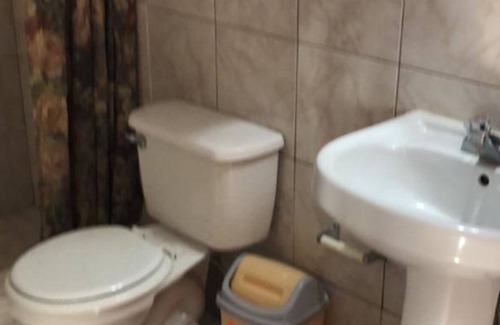 Orange Bay Bed & Breakfast | Mountain View Guest Resort