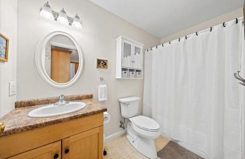 North Conway Apartment | Mountain View Home with Hot Tub