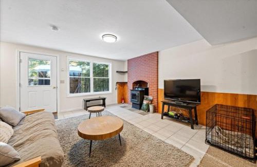 North Conway Apartment | Mountain View Home with Hot Tub